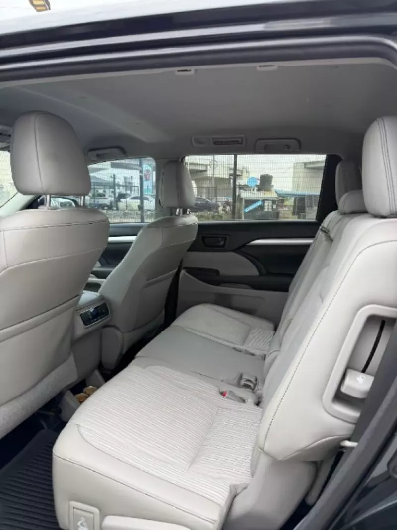 Toyota Highlander   - 2015