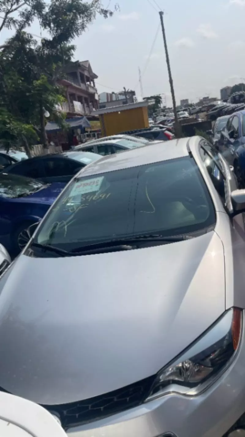 TOYOTA Corolla - 2015