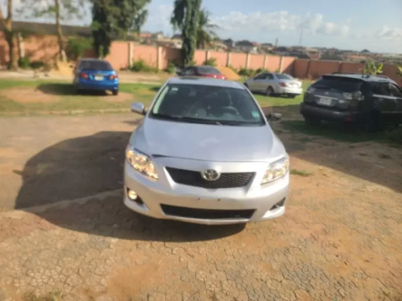 Toyota Corolla   - 2009