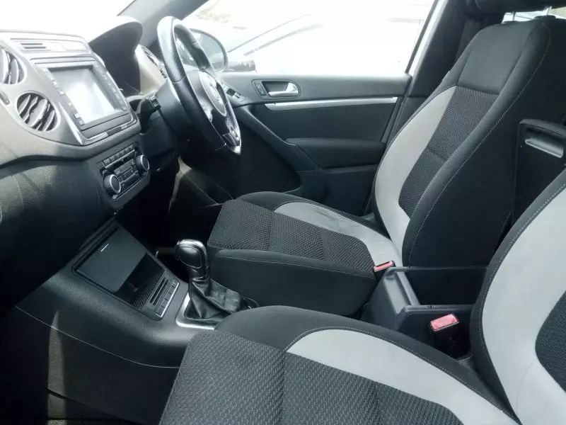 Volkswagen Tiguan   - 2012