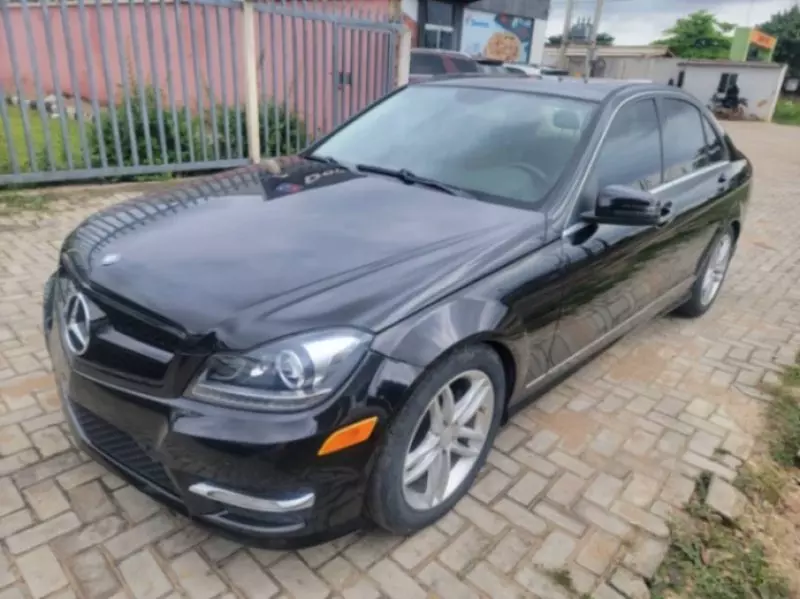 Mercedes-Benz C 300   - 2012