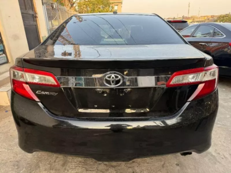 Toyota Camry   - 2012