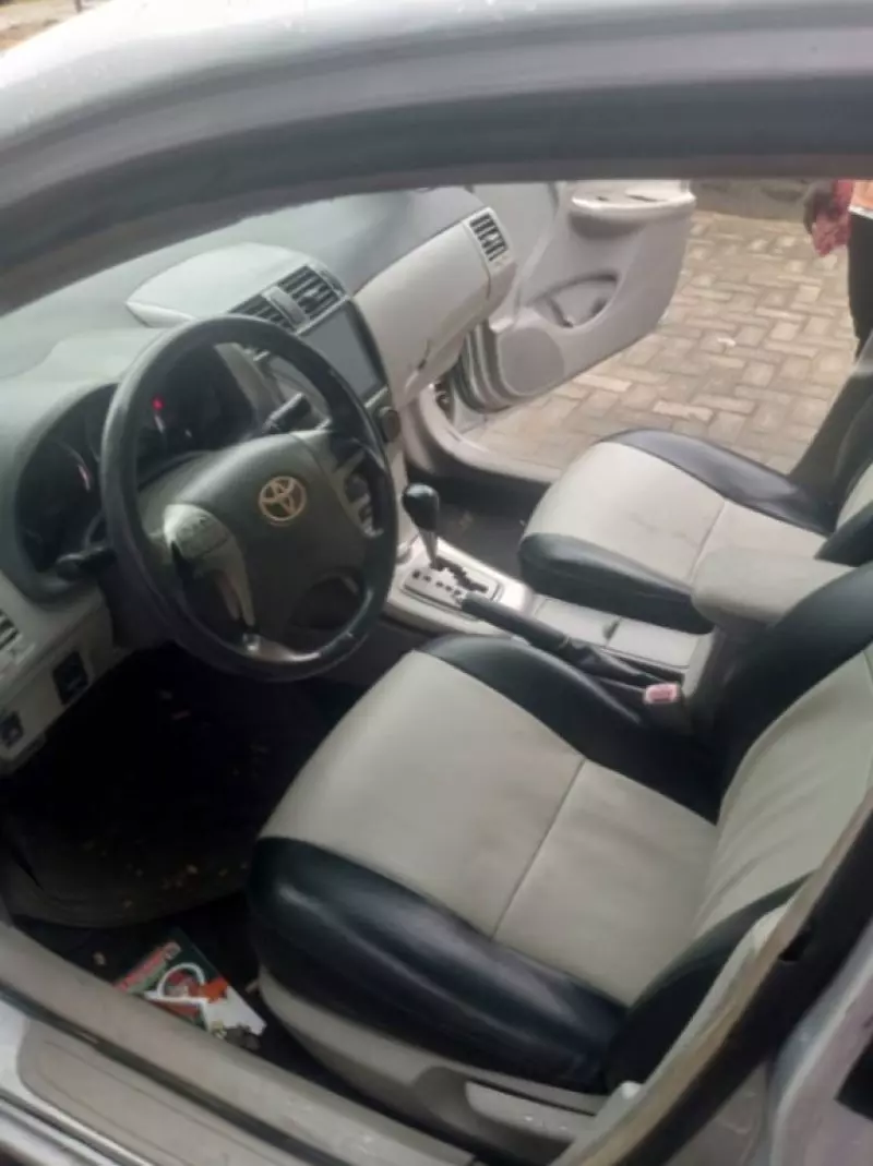 TOYOTA Corolla   - 2010