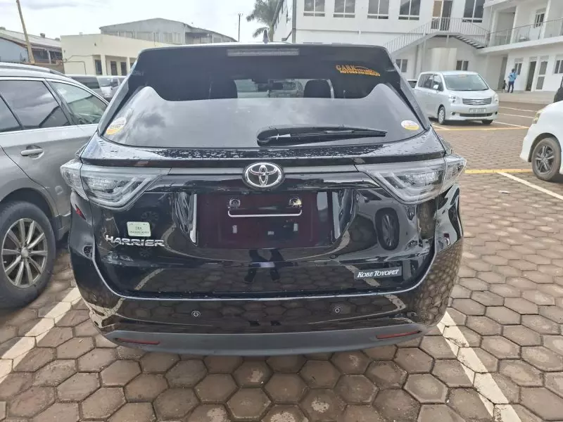 Toyota Harrier   - 2017