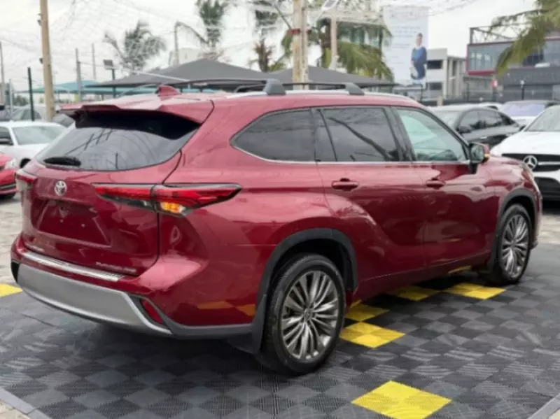 Toyota Highlander   - 2020