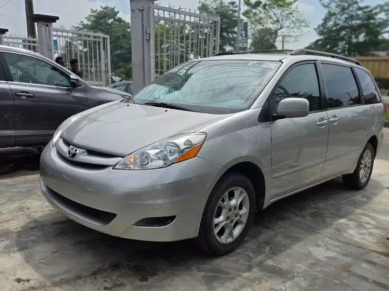 Toyota Sienna - 2009