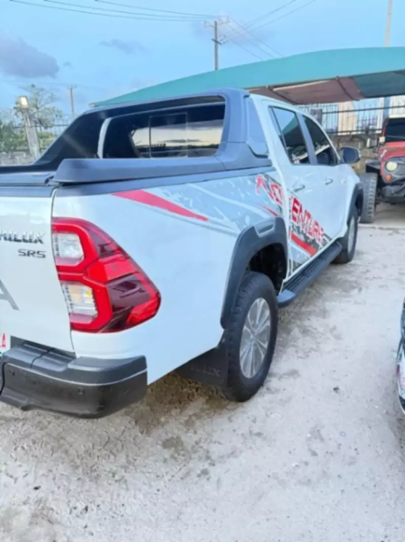 Toyota Hilux   - 2016