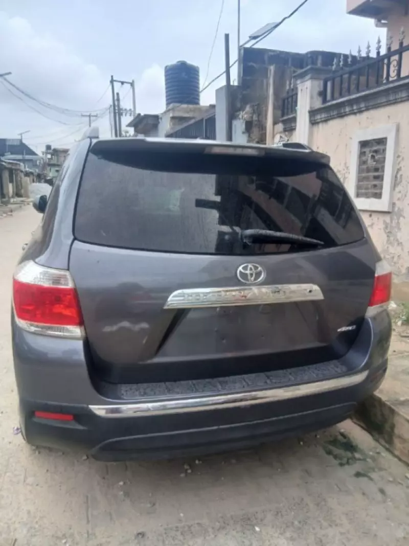 Toyota Highlander   - 2012