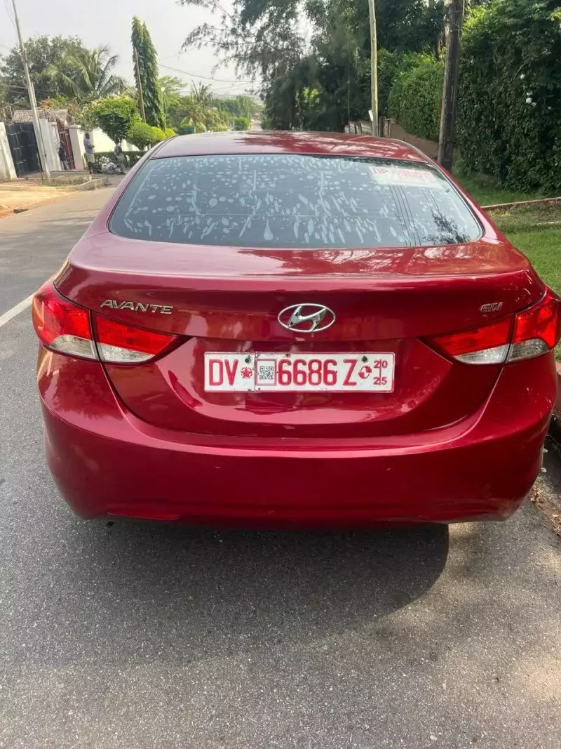 Hyundai Elantra   - 2013