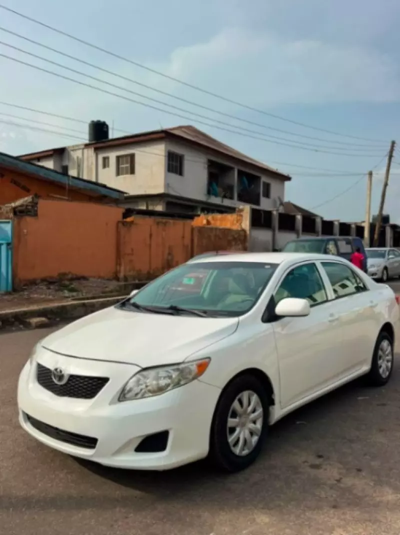 Toyota Corolla   - 2010