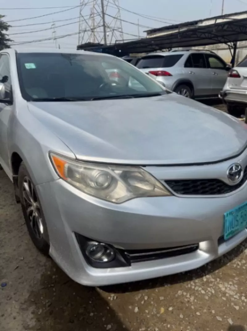 Toyota Camry   - 2012