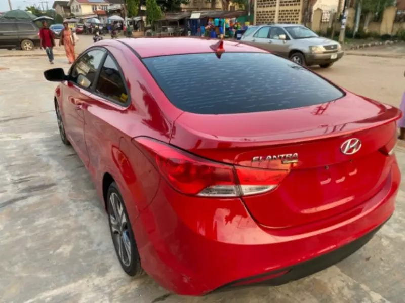 Hyundai Elantra   - 2013