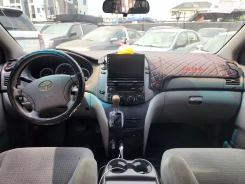 Toyota Sienna   - 2010