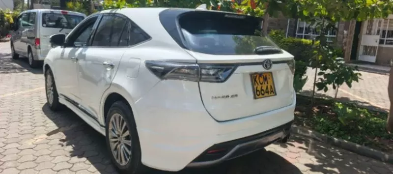 Toyota Harrier   - 2016