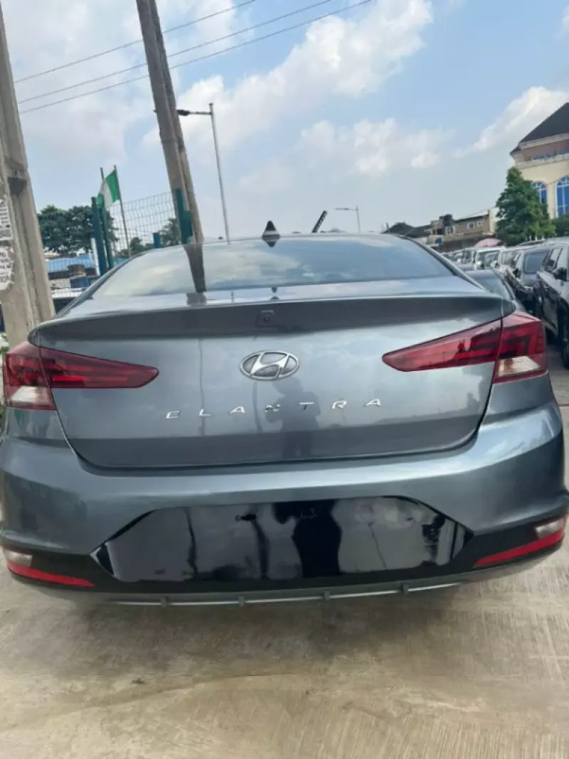 Hyundai Elantra   - 2018