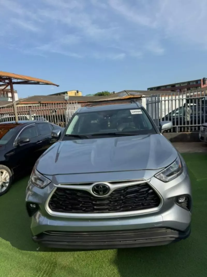Toyota Highlander   - 2022