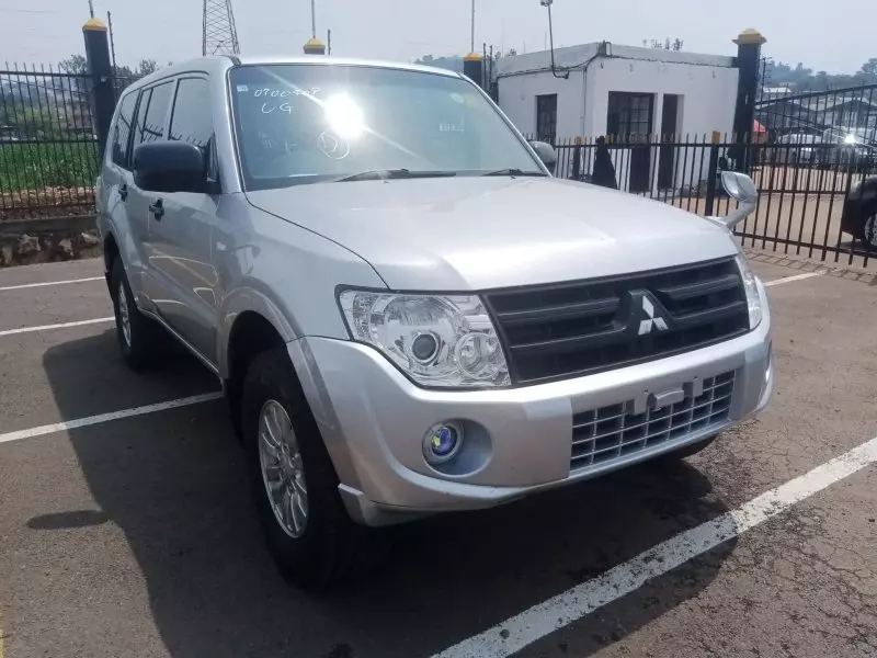 Mitsubishi Pajero   - 2012