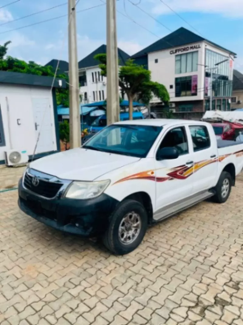 TOYOTA Hilux - 2010
