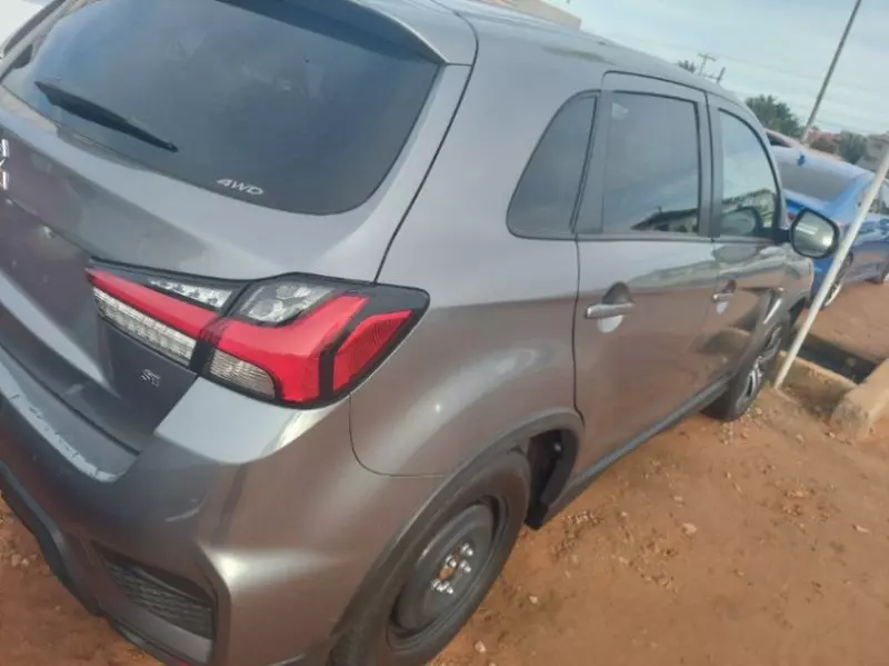 Mitsubishi Outlander Sport   - 2021