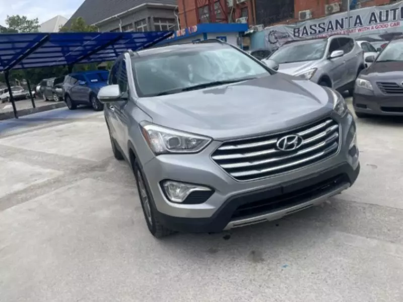 Hyundai Santa Fe   - 2016