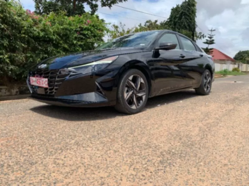 Hyundai Elantra   - 2021