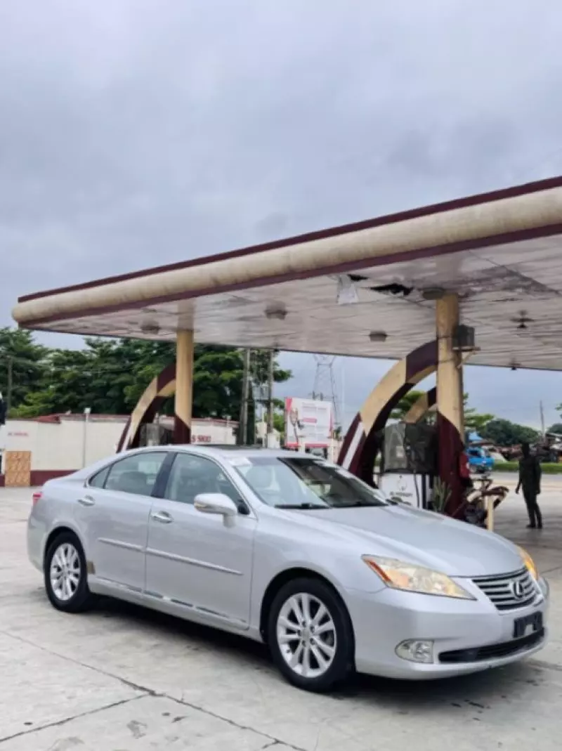Lexus ES   - 2011