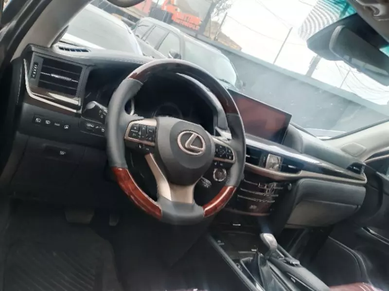 Lexus LX 570   - 2018