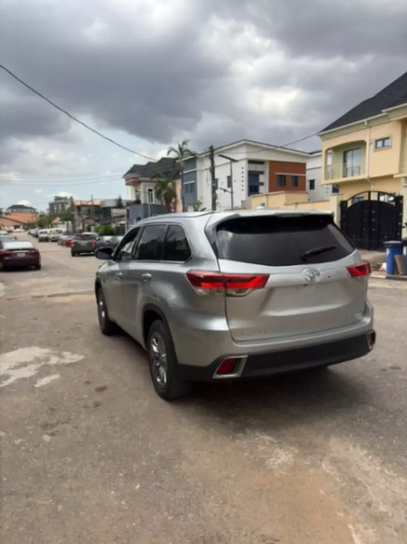 Toyota Highlander   - 2019