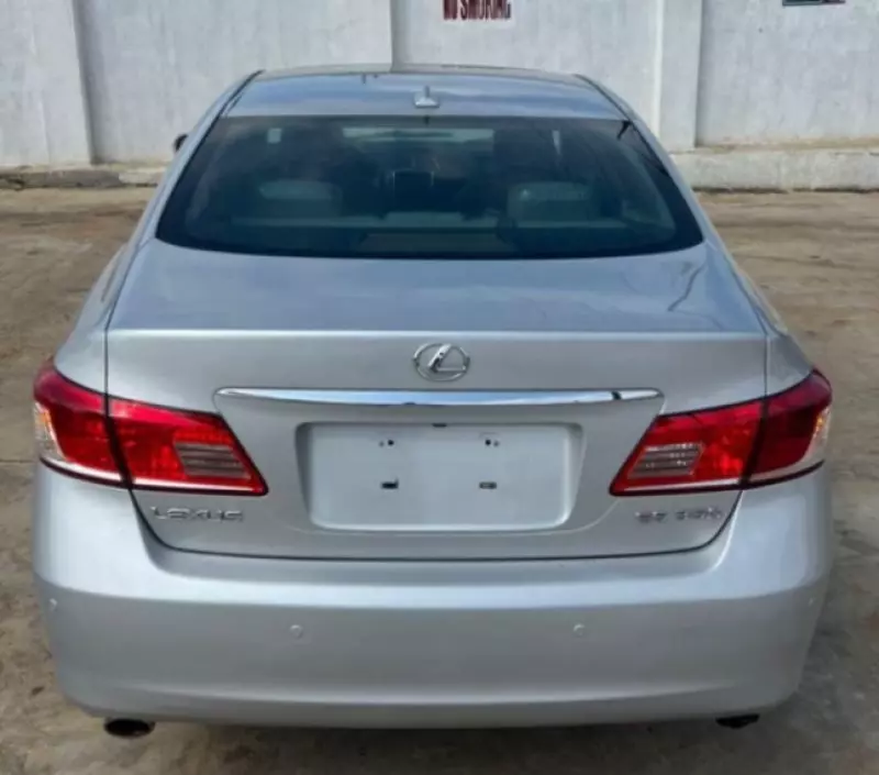 Lexus ES 350   - 2010
