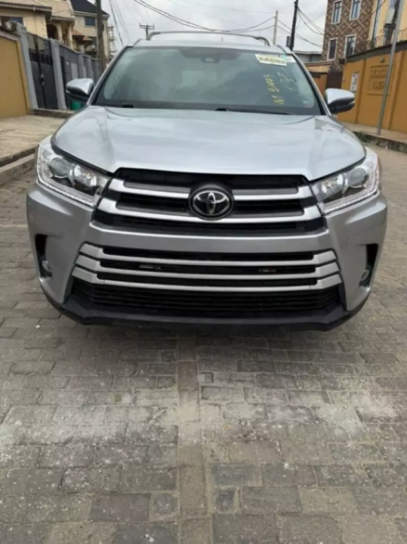 Toyota Highlander   - 2017