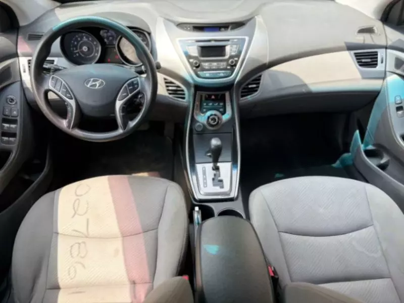 Hyundai Elantra   - 2013