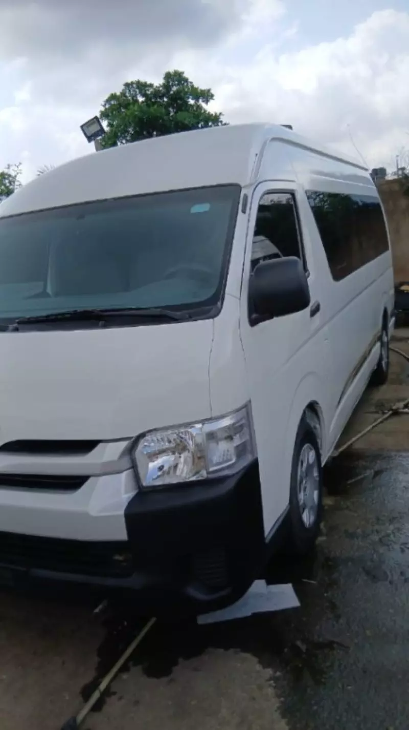 Toyota Hiace   - 2017