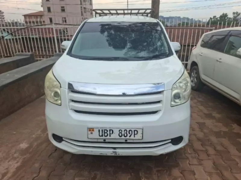 TOYOTA Noah   - 2008