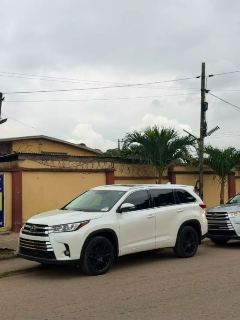 TOYOTA Highlander   - 2016
