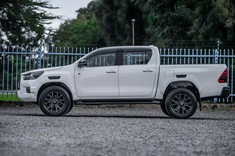 TOYOTA Hilux   - 2022