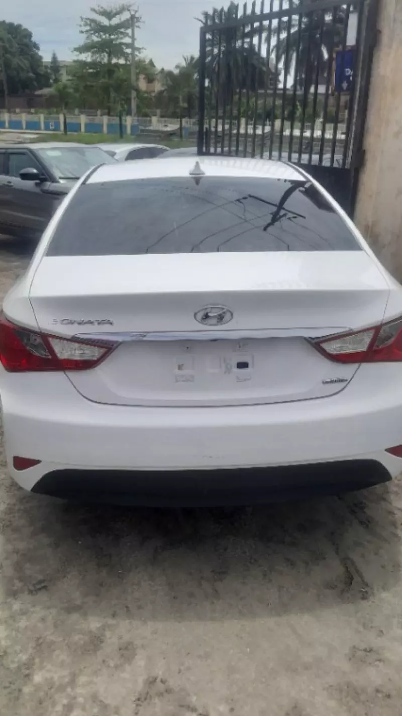 Hyundai Sonata   - 2014
