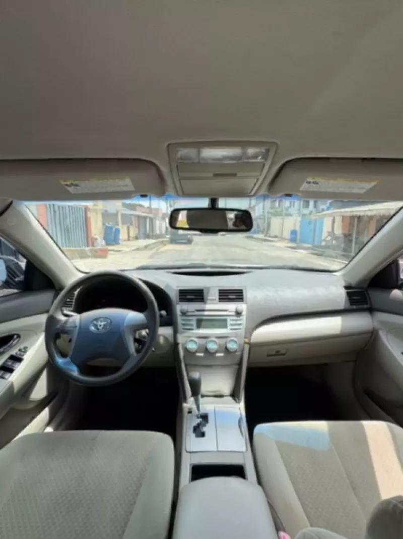Toyota Camry   - 2009