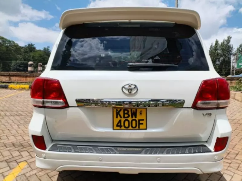 Toyota Landcruiser  V8   - 2011