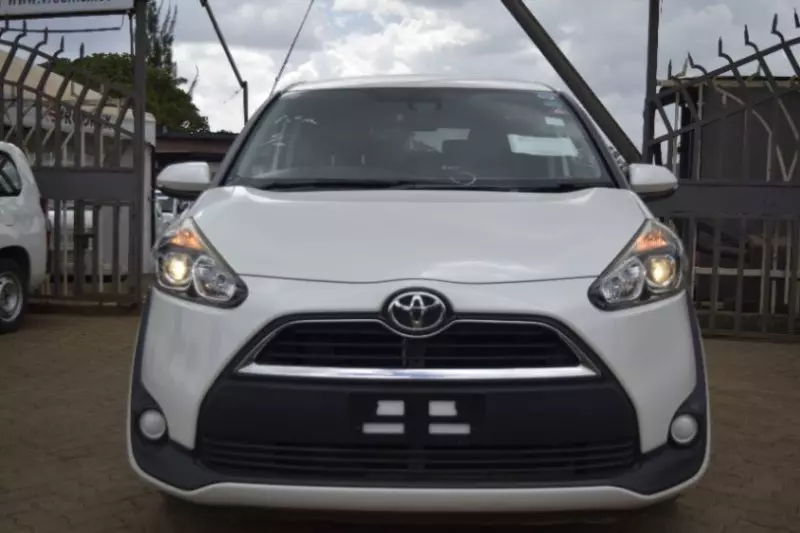 Toyota Sienta   - 2018