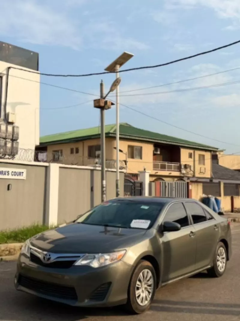 Toyota Camry   - 2012