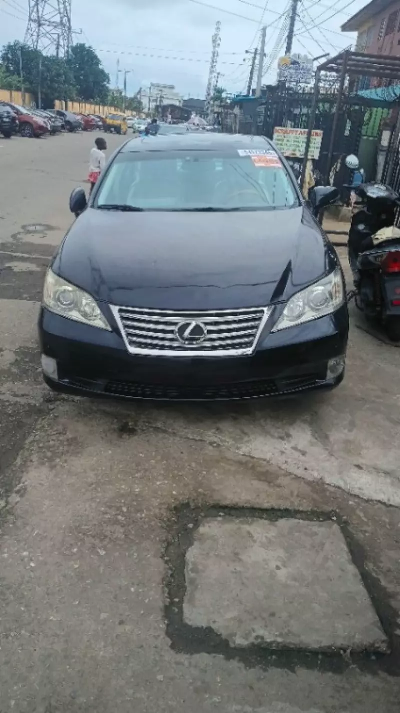 Lexus ES   - 2010