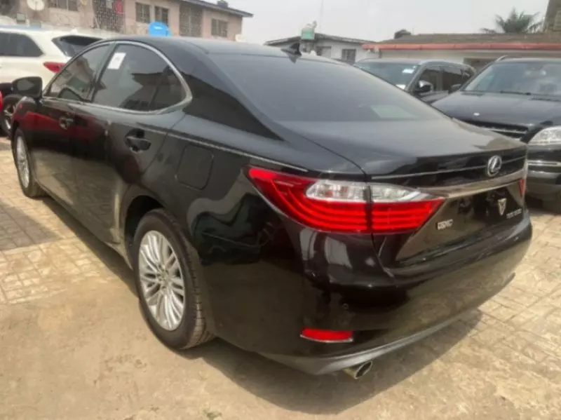 Lexus ES   - 2014