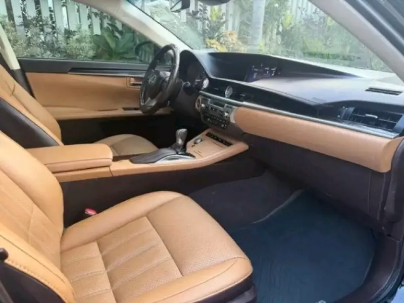Lexus ES   - 2017