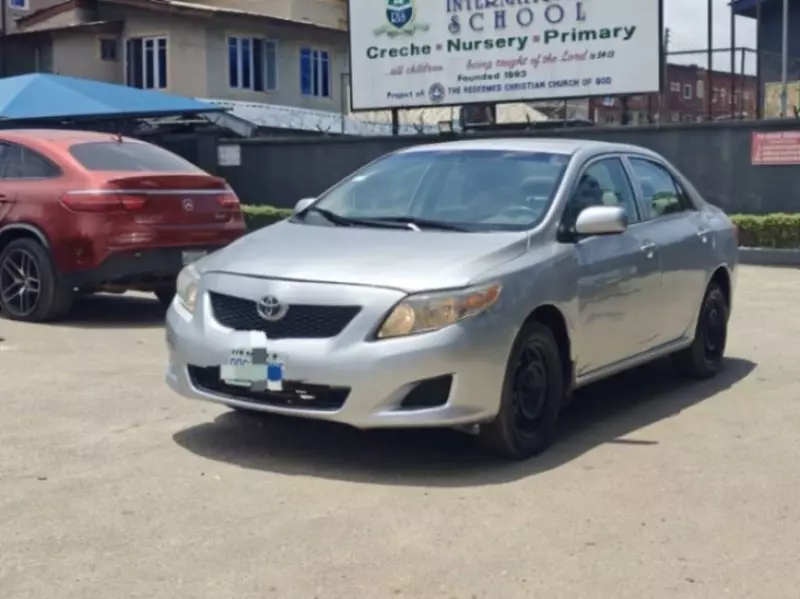 TOYOTA Corolla   - 2010