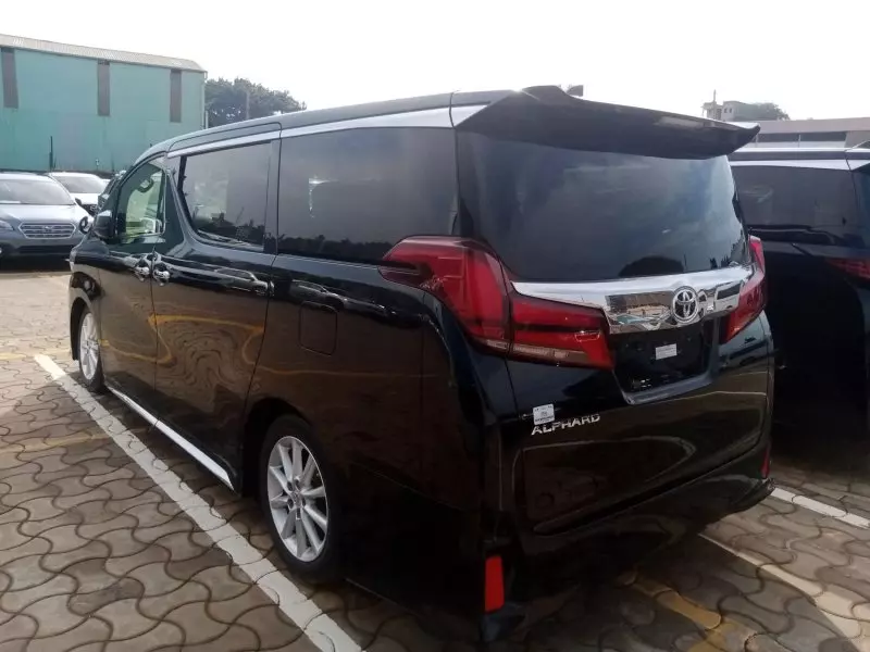 Toyota Alphard   - 2021