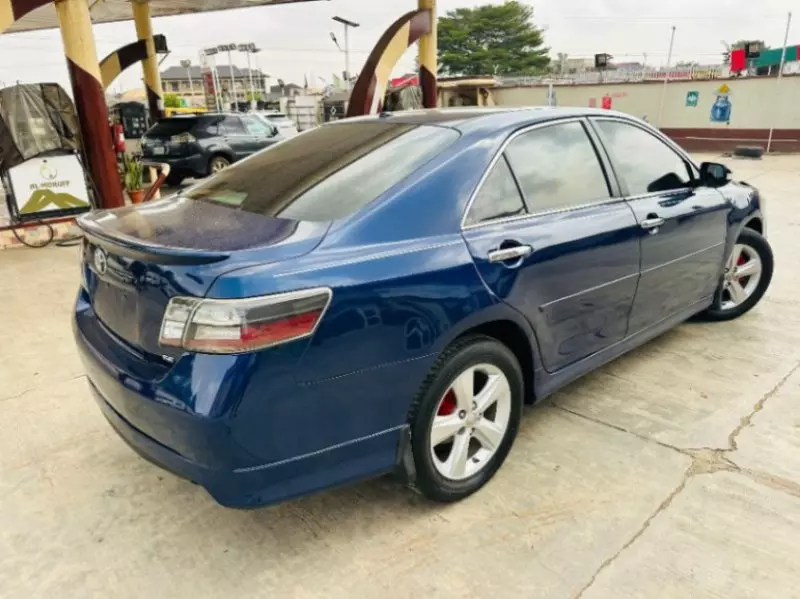 Toyota Camry   - 2010