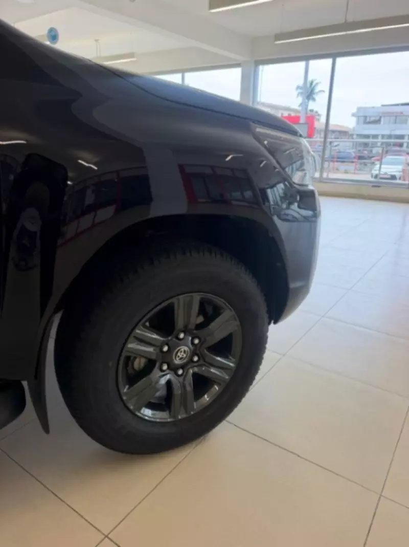 TOYOTA Hilux   - 2026