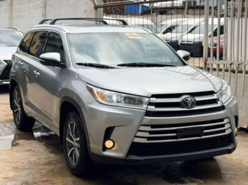 Toyota Highlander   - 2017