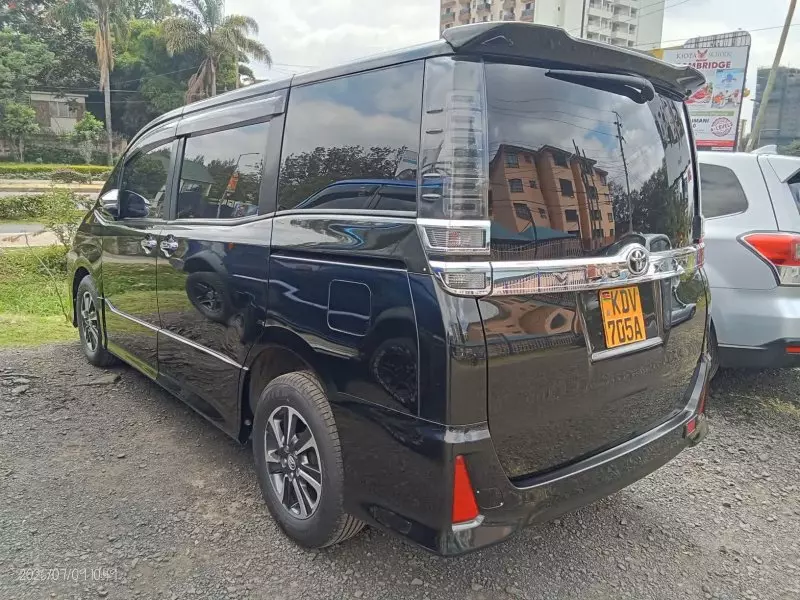 TOYOTA Voxy    - 2018