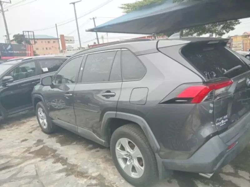 Toyota RAV4   - 2019